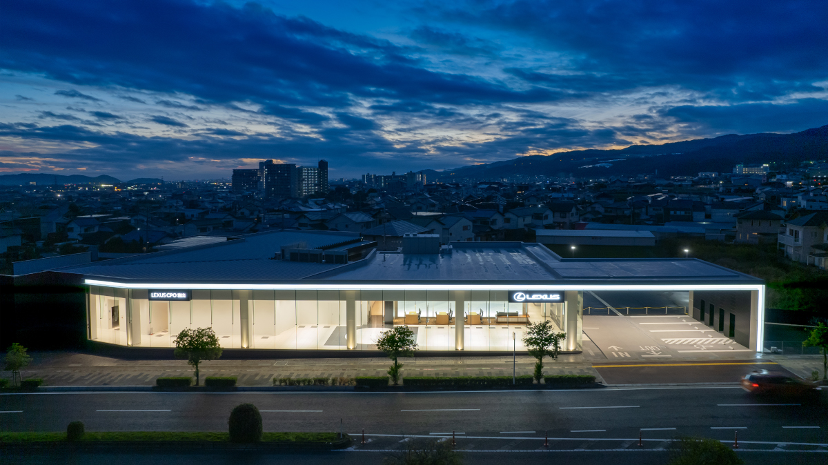 レクサスCPO岩出 店舗外観・夜