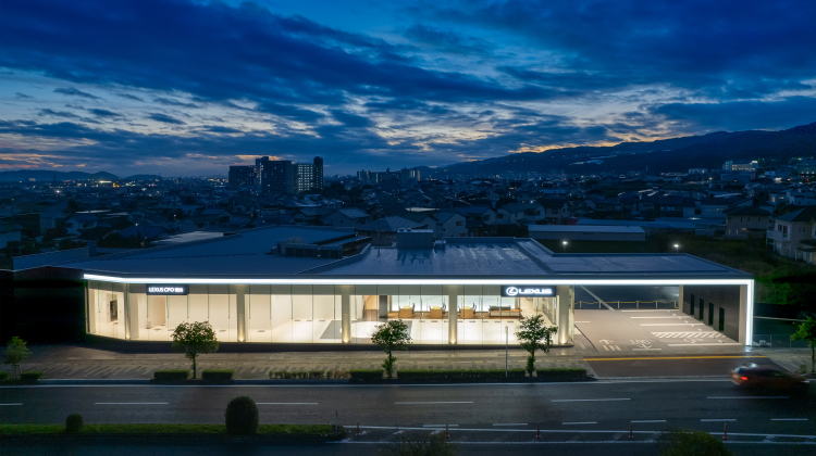 レクサスCPO岩出 店舗外観・夜